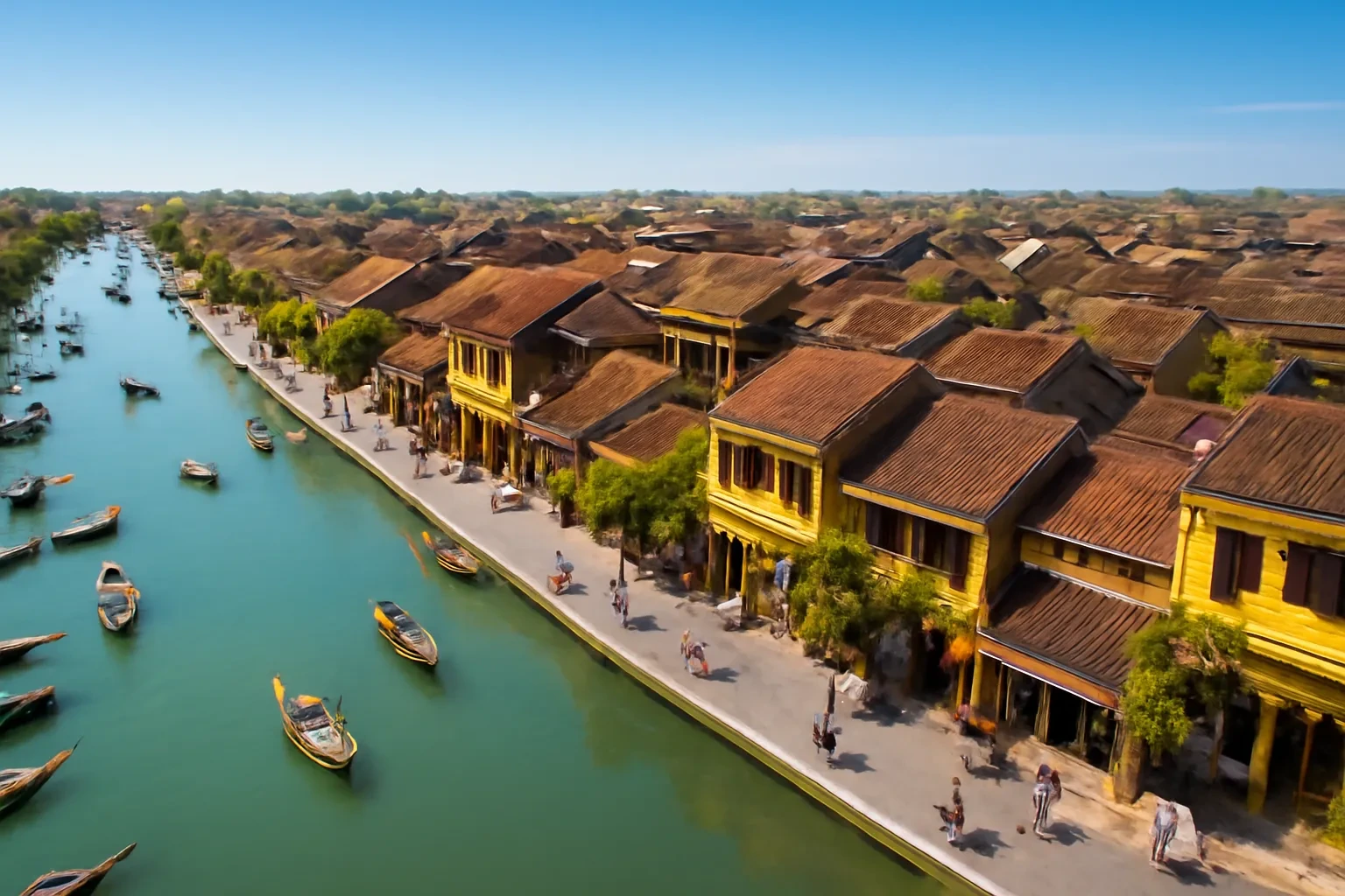 Phố cổ Hội An nhìn từ trên cao với mái ngói và dòng sông